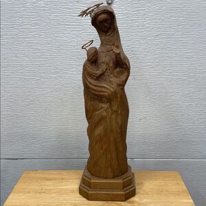 Elegant carved wood sculpture Madonna and child Religious Statue